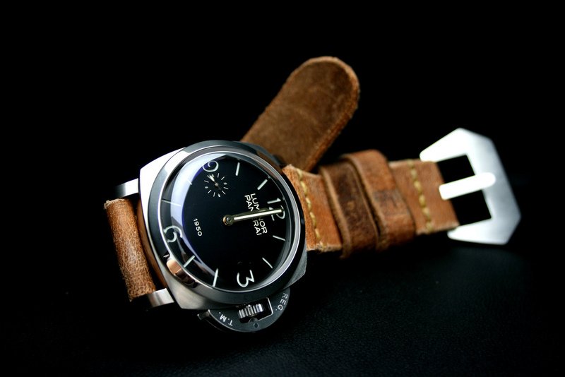 Hands on Watch review original stories on fine watches. Officine